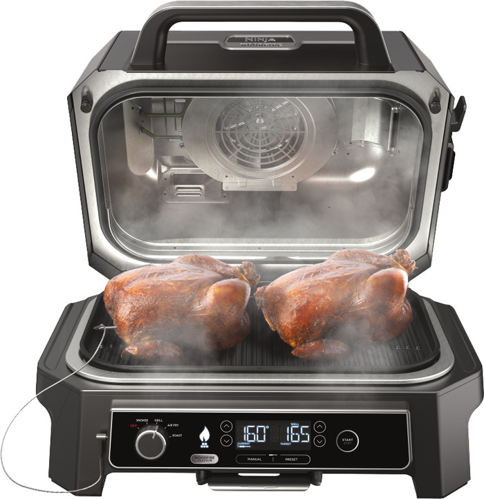 Ninja Woodfire Electric BBQ Grill and Smoker OG850EU product in use