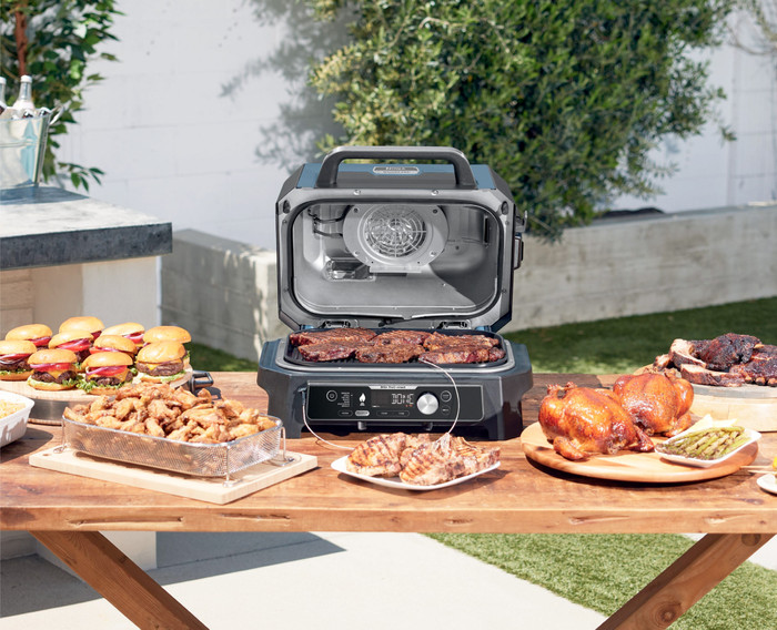 Ninja Woodfire Electric BBQ Grill and Smoker OG850EU product in use