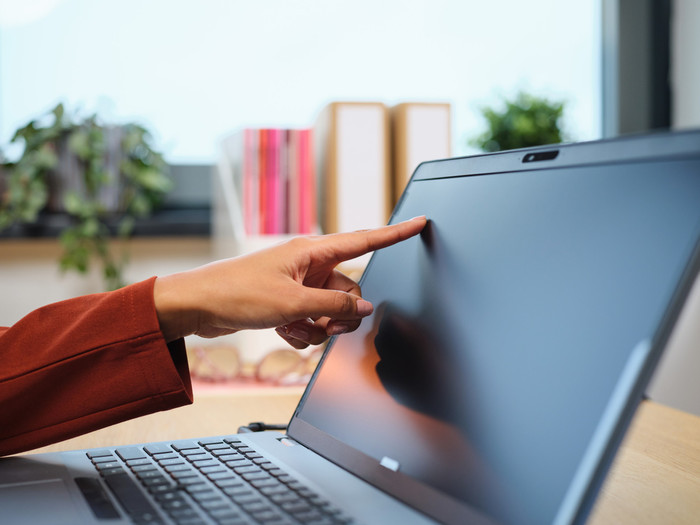 Trust Primo Privacy Filter voor 15,6 inch laptops product in gebruik