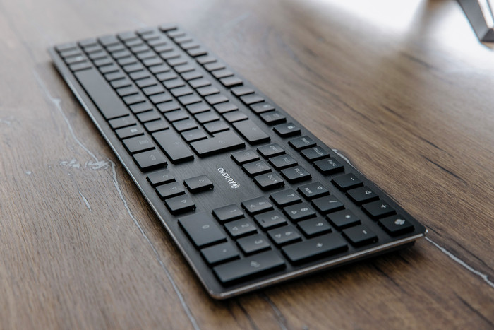 CHERRY KW X ULP Ultra Low Profile Mechanisch Toetsenbord Qwerty product in gebruik