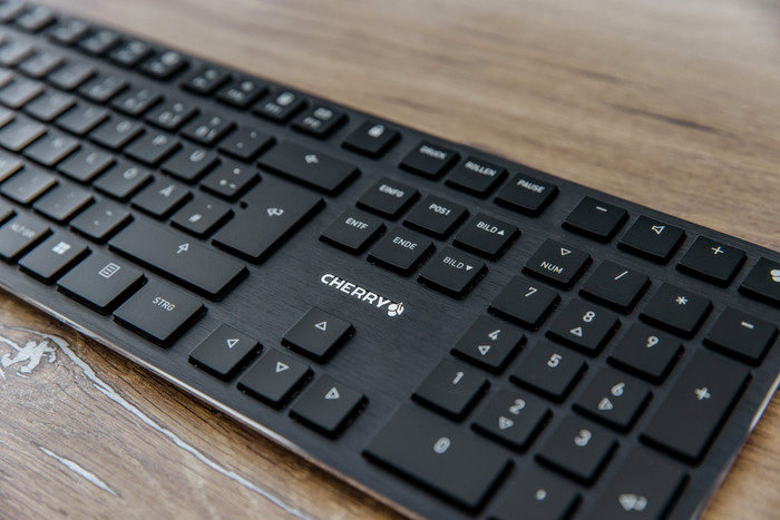 CHERRY KW X ULP Ultra Low Profile Mechanisch Toetsenbord Qwerty product in gebruik