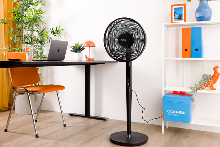 Fuave Quiet Air SF120DCPB Black product in use