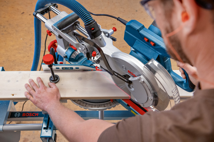 Bosch Professional GCM 305-254 D + Onderstel product in gebruik