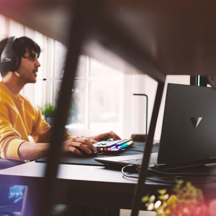 HP Victus 15-fa1080nb AZERTY product in use