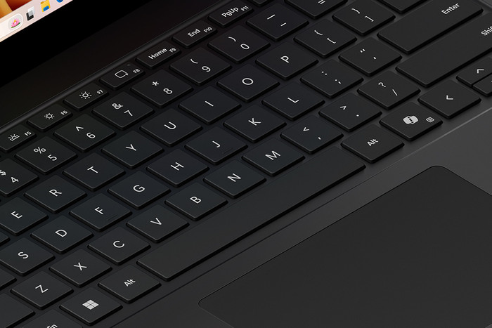 Microsoft Surface Laptop 7 15 Snapdragon X Elite / 16GB / 512GB Graphite detail