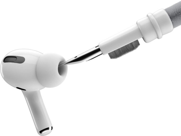 KeyBudz AirCare Cleaning Kit voor AirPods en AirPods Pro product in gebruik