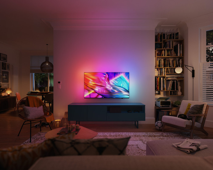 Philips The One 43PUS8909 - Ambilight (2024) + Soundbar + Hdmi kabel product in gebruik