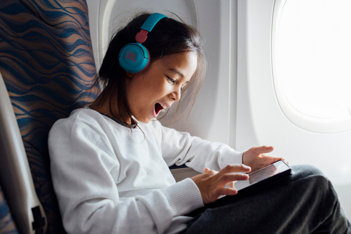 JBL JR310BT Blue product in use