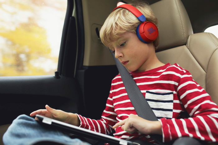 JBL JR310BT Red product in use