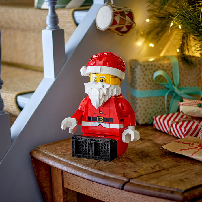 LEGO Grote Minifiguur van de Kerstman 40820 product in gebruik
