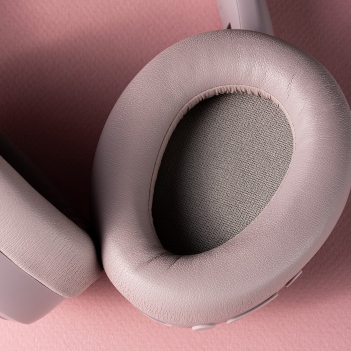 JBuds Lux ANC Rosa produkt in gebrauch