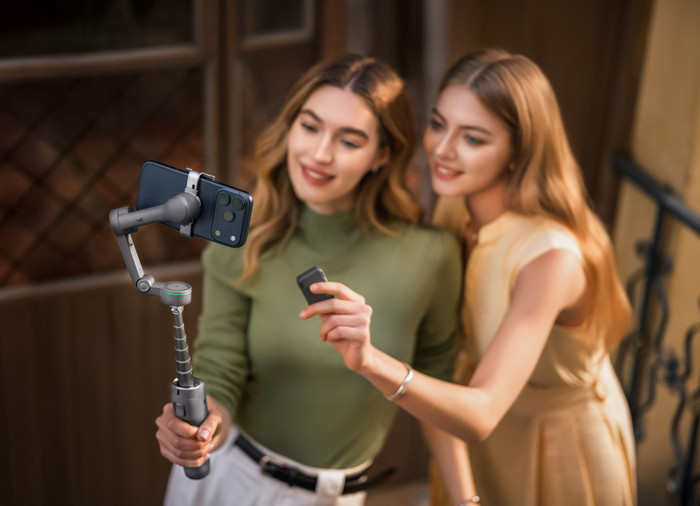 DJI Osmo Mobile 8 Pro Creator Combo product in gebruik