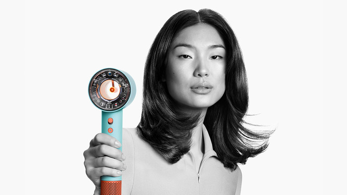 Dyson Supersonic Nural Keramiek Patina/Topaas product in gebruik