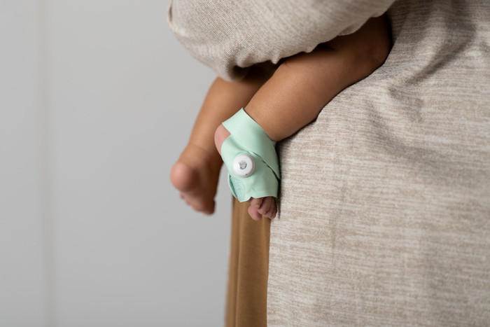 Owlet Cam 2 + Dream Sock Bedtime Blue OW-DSDUO-BL product in gebruik