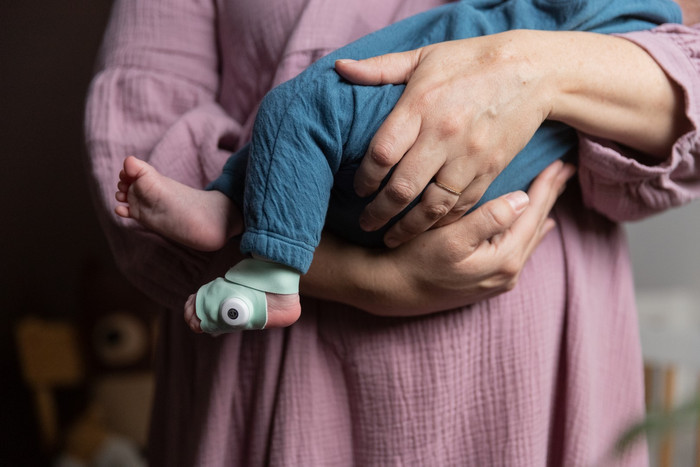 Owlet Cam 2 + Dream Sock Bedtime Blue OW-DSDUO-BL product in gebruik