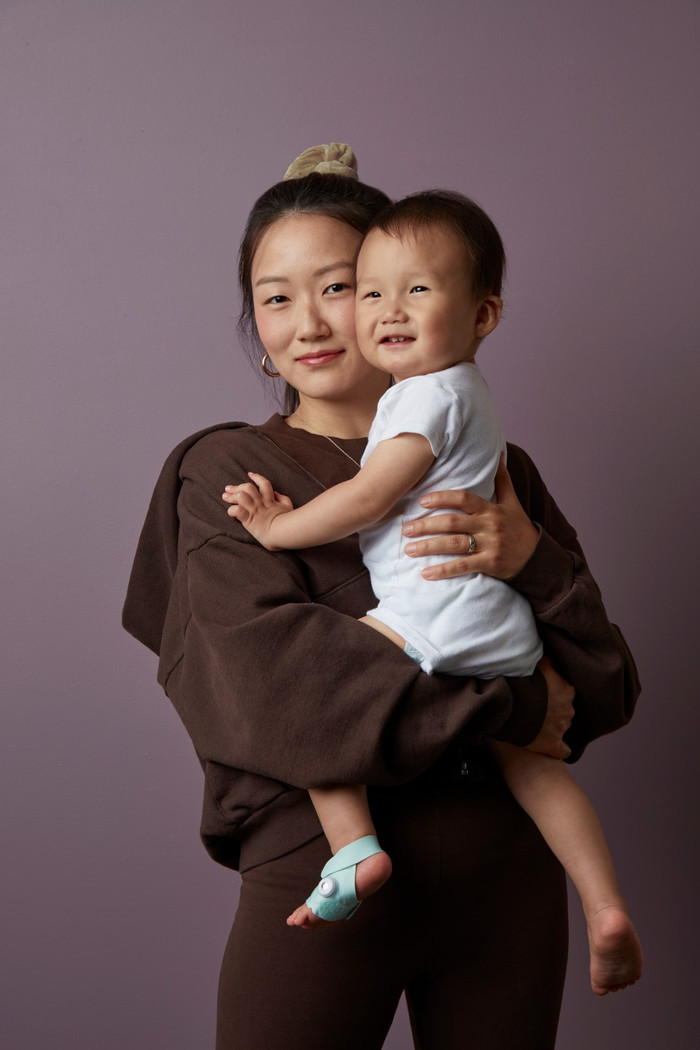 Owlet Dream Sock Mint OW-DS-MI product in use