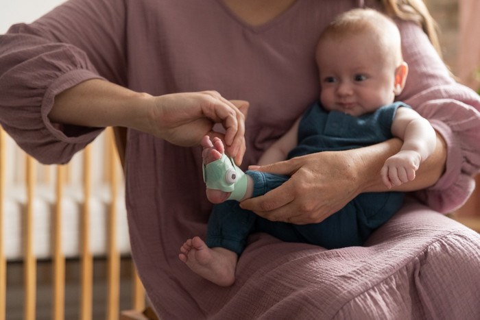 Owlet Dream Sock Mint OW-DS-MI product in use