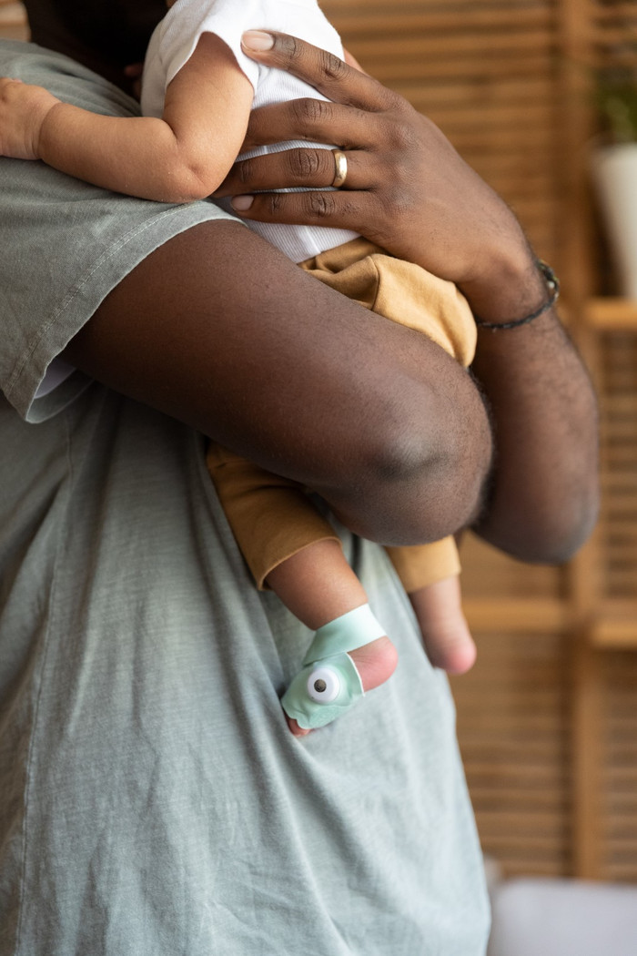 Owlet Dream Sock Mint OW-DS-MI product in use