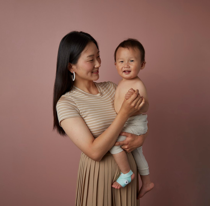 Owlet Dream Sock Mint OW-DS-MI product in use