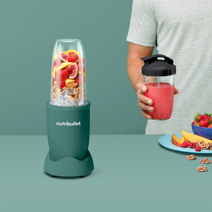 Nutribullet 900 Pro Exclusive Eucalyptus product in use