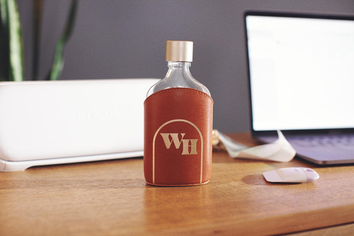 Cricut Joy Xtra Smart Vinyl Permanent 24x91cm Mat Champagne product in use