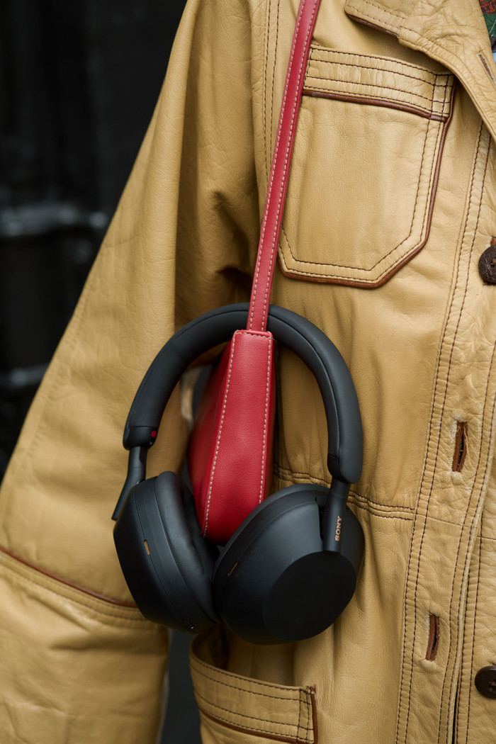 Sony WH-1000XM5 Zwart product in gebruik