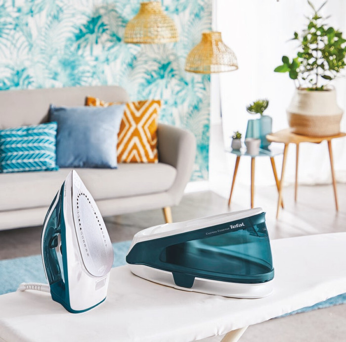 Tefal Express Essential SV6115 product in use