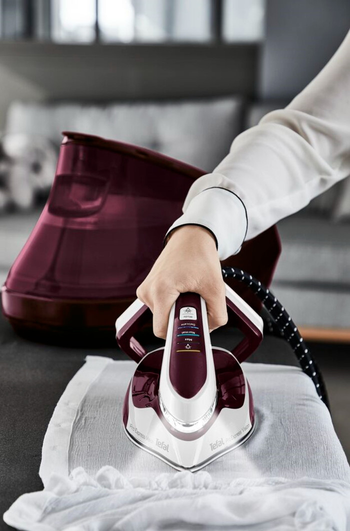 Tefal Pro Express Vision GV9810 product in use