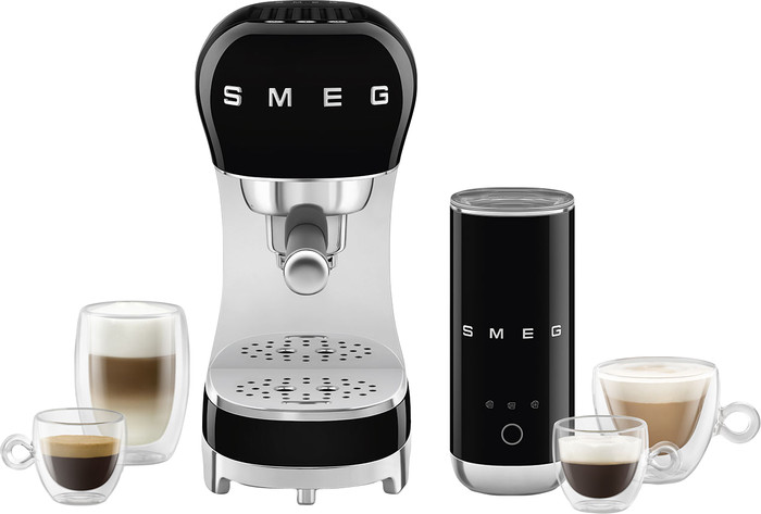 SMEG ECF12BLEU Black + Milk Frother product in use