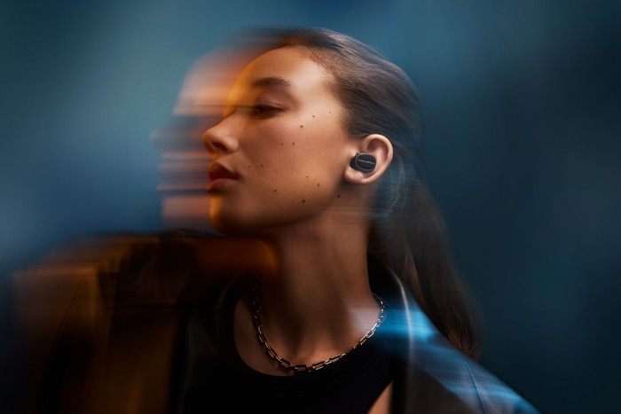 Bowers & Wilkins Pi8 Zwart product in gebruik