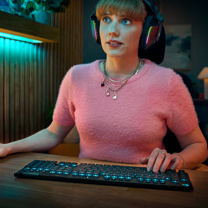 Logitech G915 X LIGHTSPEED Wireless Gaming Keyboard Black AZERTY product in use
