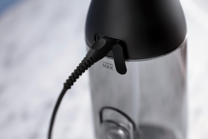 Philips Sonicare DiamondClean 9000 HX3886/43 + Power Flosser Zwart product in gebruik