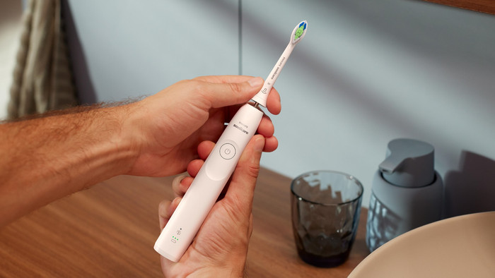 Philips Sonicare 5300 Series HX7108/02 Weiß produkt in gebrauch