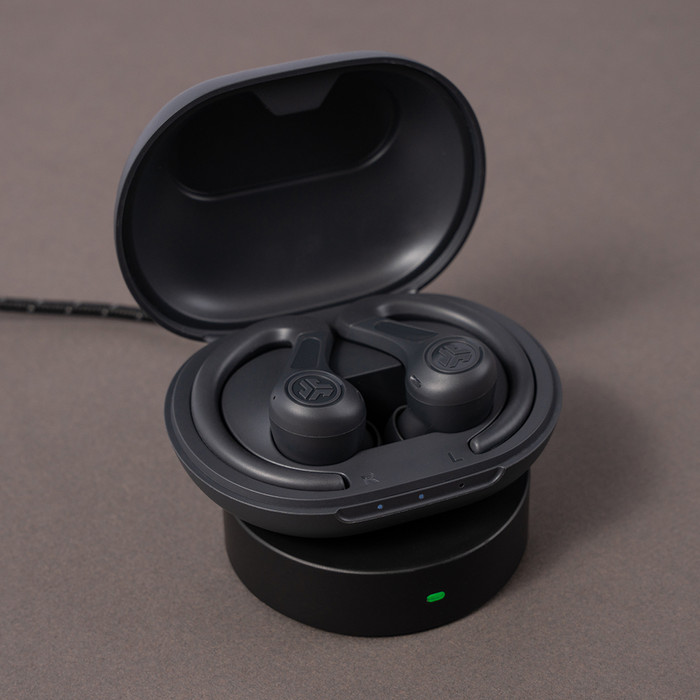 JLab Jbuds Sport ANC 4 Grijs product in gebruik