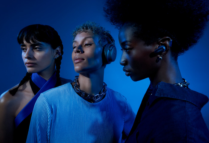 Bose QuietComfort Ultra Earbuds Dunkelblau produkt in gebrauch