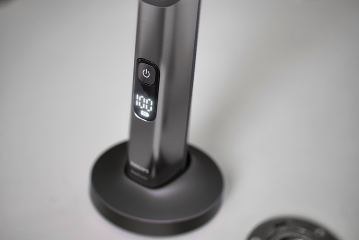 Philips OneBlade Pro 360 QP6652/30 Face & Body Chroom detail