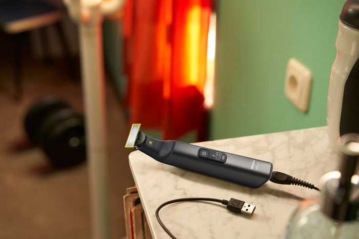 Philips OneBlade Pro 360 QP6652/30 Face & Body Chroom detail