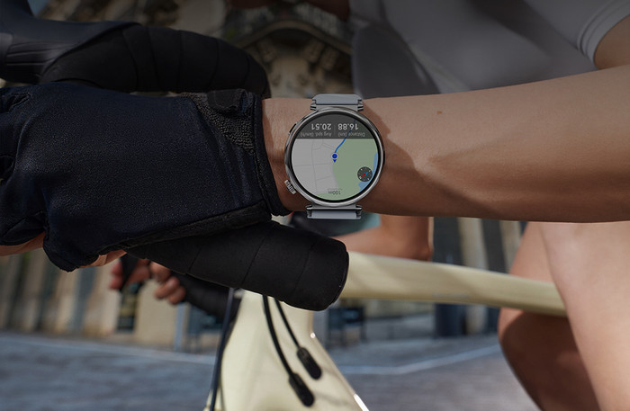 Huawei Watch GT5 Silver/Blue 41mm product in use