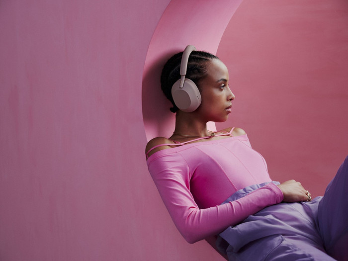 Sony WH-1000XM5 Pink product in use