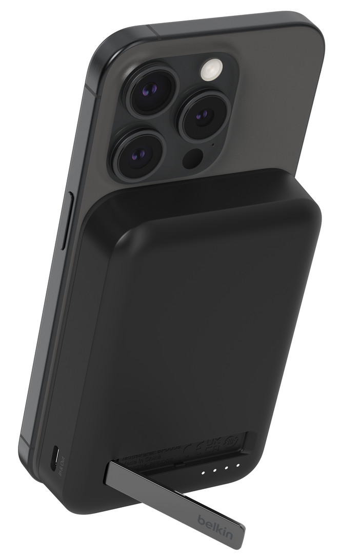 Belkin Draadloze Powerbank met MagSafe Magneet en Snelladen 10.000 mAh Zwart product in gebruik