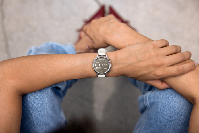 Garmin Lily 2 Active Goud product in gebruik