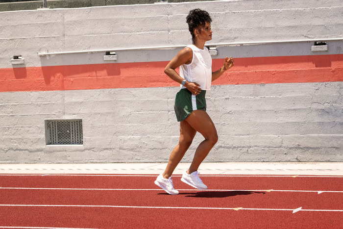 Garmin Lily 2 Active Zilver/Paars product in gebruik