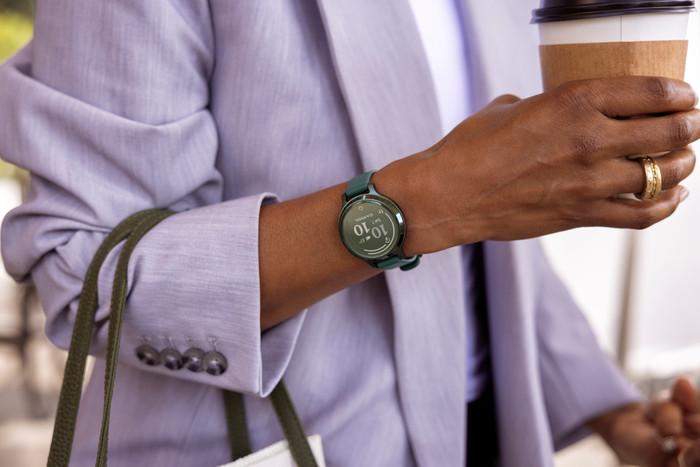 Garmin Lily 2 Active Green product in use