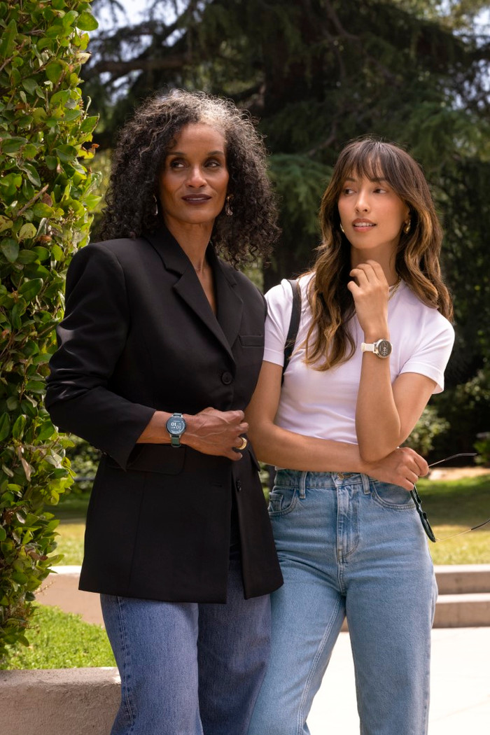 Garmin Lily 2 Active Green product in use