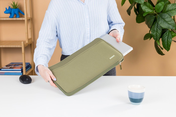 BlueBuilt Laptop Sleeve Width 37cm 15 - 16 inches S Green visual Coolblue 3