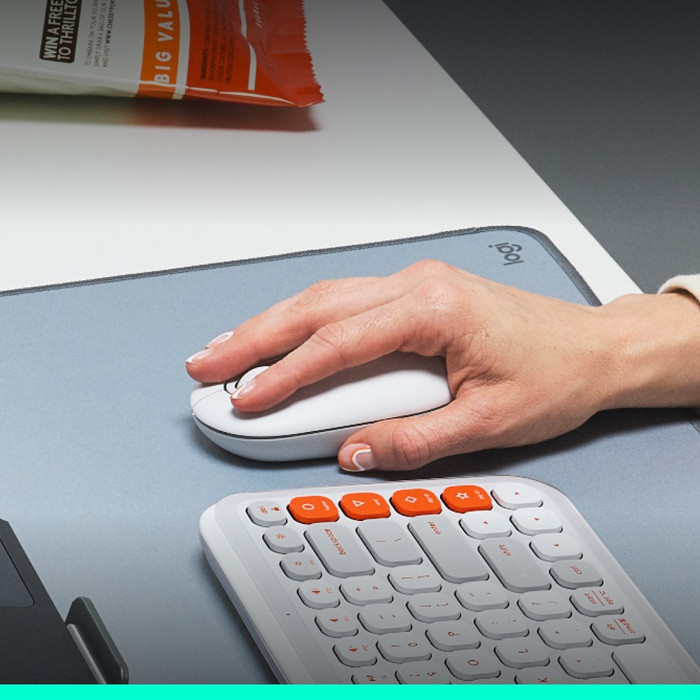 Logitech POP Wireless Mouse White product in use