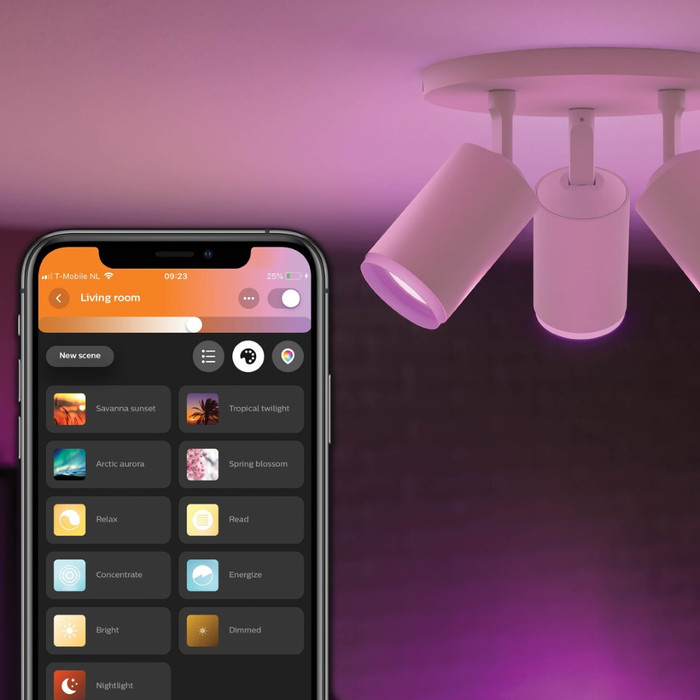 Philips Hue Fugato Opbouwspot White and Color - Wit - 3-spots product in gebruik