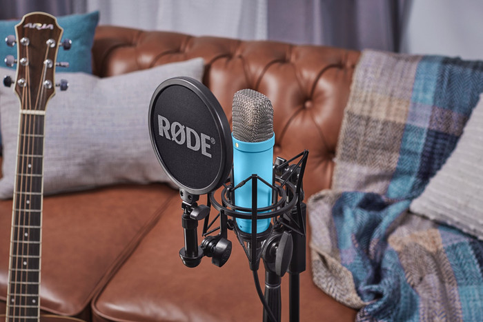 RØDE NT1 Signature Series Blue product in use