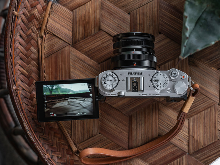 Fujifilm X-M5 Body Silver product in use