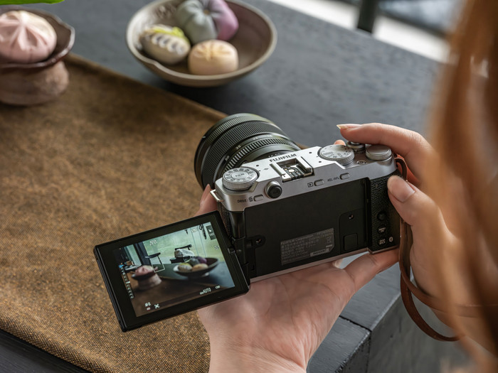 Fujifilm X-M5 Body Silver product in use